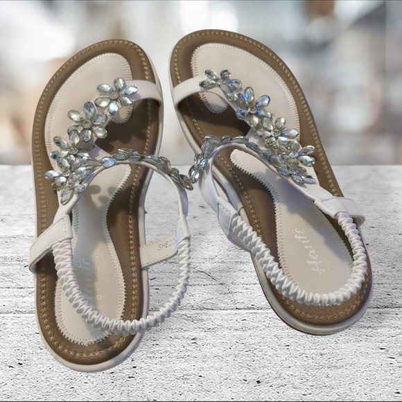 Haute edition slip on sandals size 9 - Picture 10 of 13